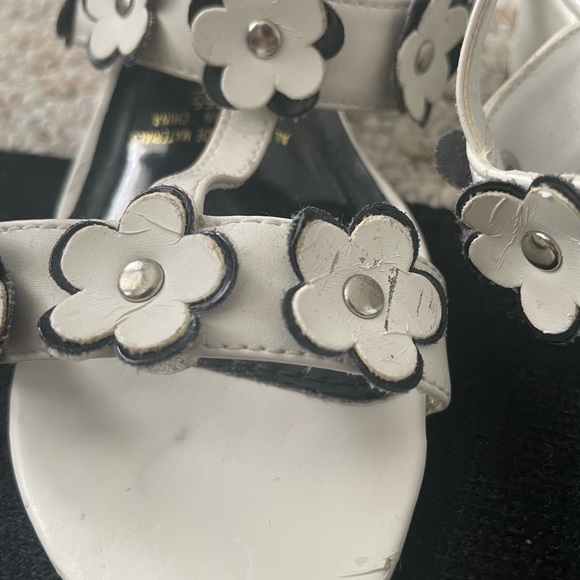 Vintage Little Girl Flower Sandals - Picture 6 of 11